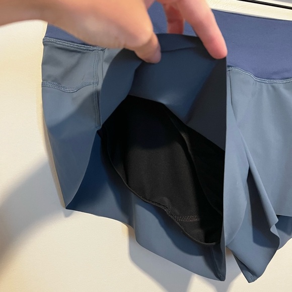 NWT NOBULL Women’s 2 in 1 Shorts Steel Blue Size Large 2.5” - Picture 3 of 7